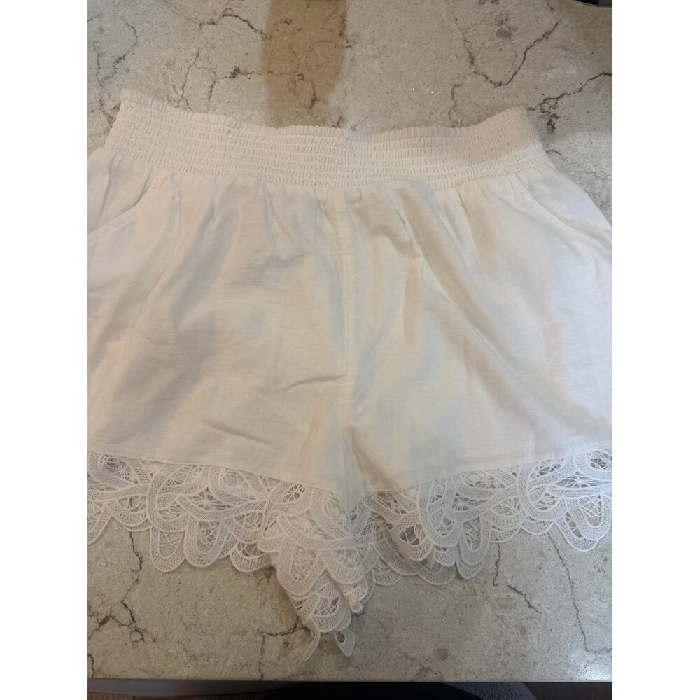 NWT American Eagle White Smocked Waist Lace Hem Shorts - Size XL